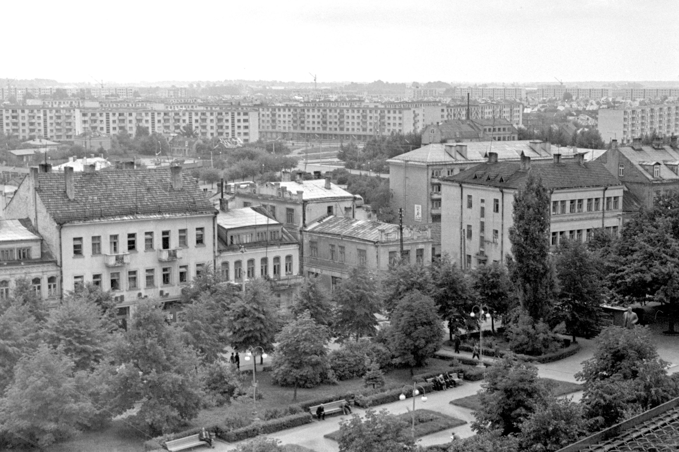 Panevėžio miesto panorama nuo statomo viešbučio stogo. 1970 m. rugpjūčio mėn. Nuotraukos autorius Petras Peleckis. Lietuvos centrinis valstybės archyvas.0-035525.