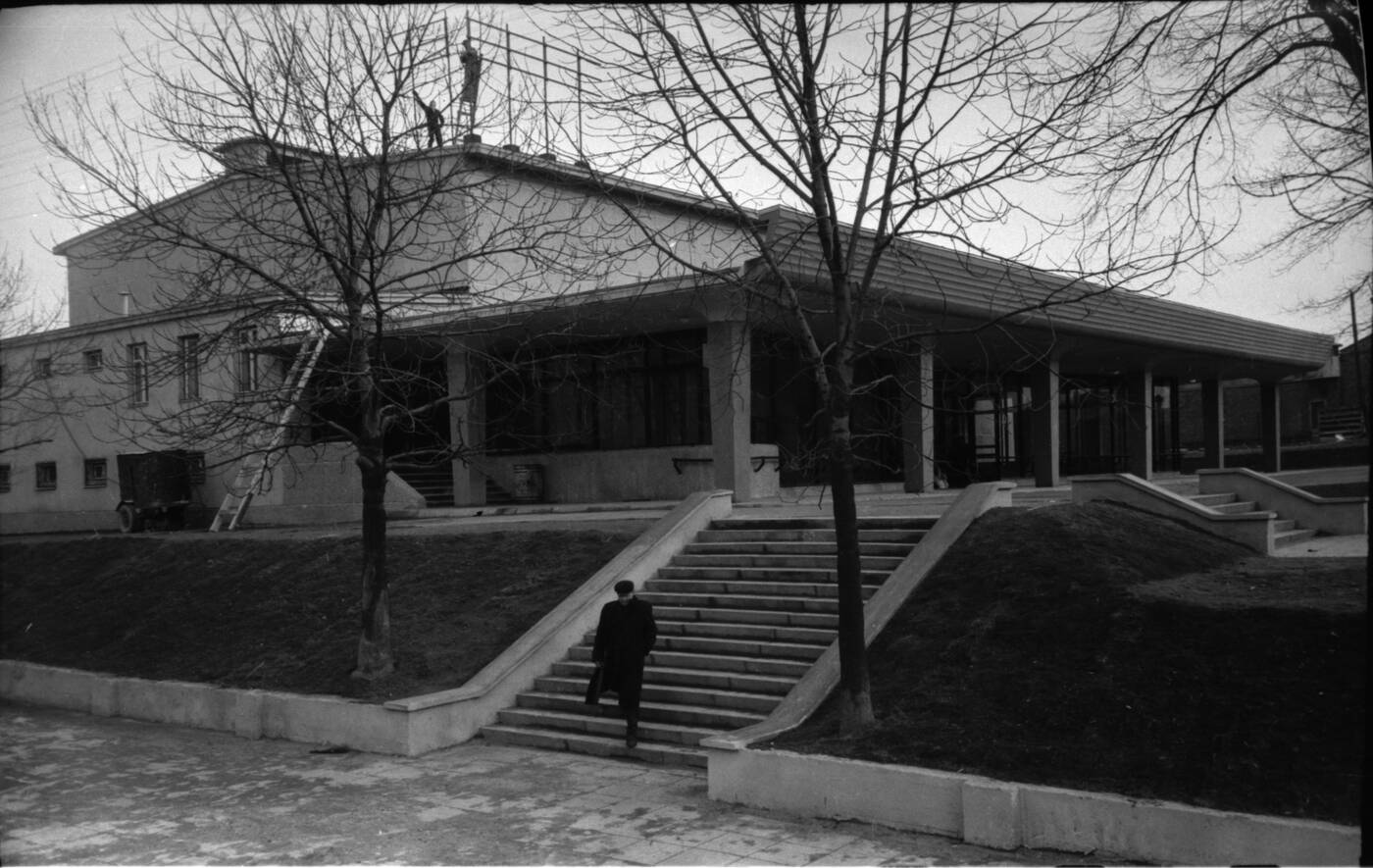 Kino teatras „Palydovas“, nuotraukos autorius I. Šegžda, 1961 m.  Nuotraukos originalas saugomas Šiaulių „Aušros“ muziejaus fonduose.jpg