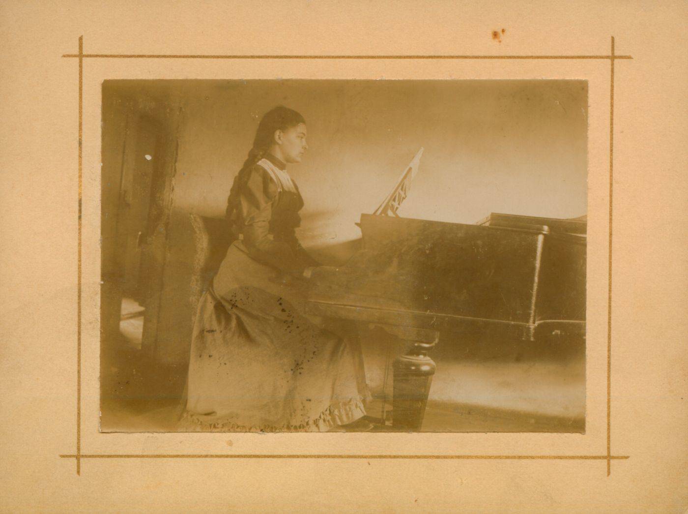 Šatrijos Ragana (Marija Pečkauskaitė). Povilo Višinskio nuotr. 1896 m. Maironio lietuvių literatūros muziejus, epaveldas.lt.jpg
